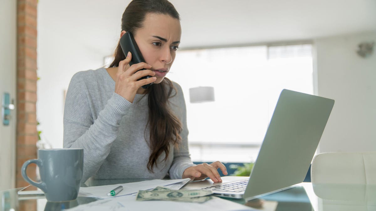 Annoyed woman talking to customer service about her e-commerce experience