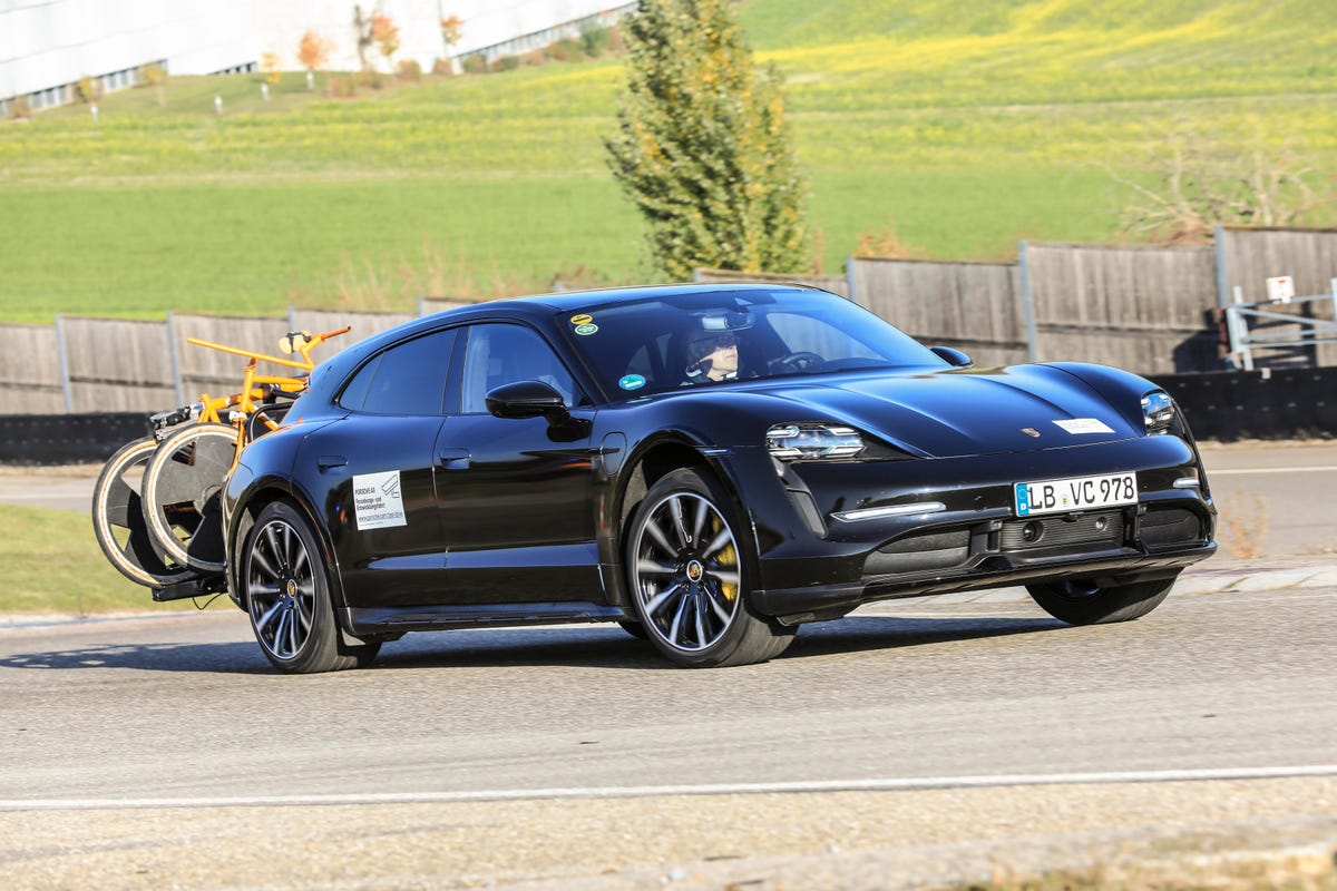 tests-auf-der-teststrecke-in-weissach-testing-on-the-proving-ground-in-weissach