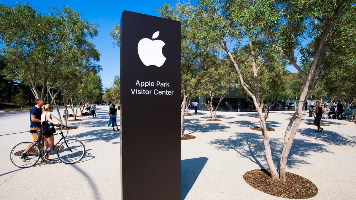 apple-091217-apple-store4190