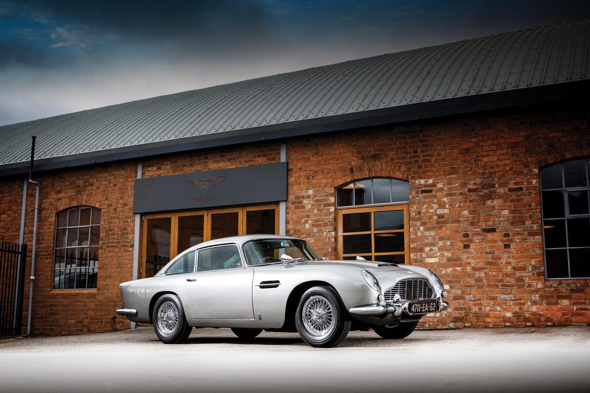1965-aston-martin-db5-bond-car-0