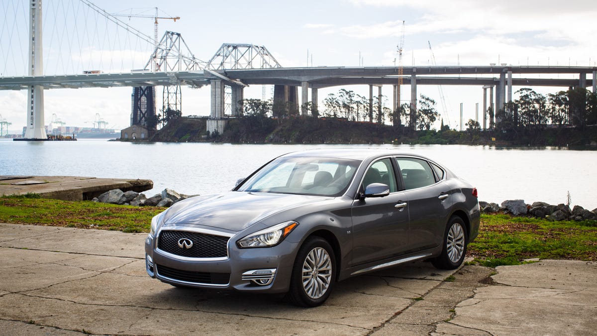 2015infinitiq70-001.jpg