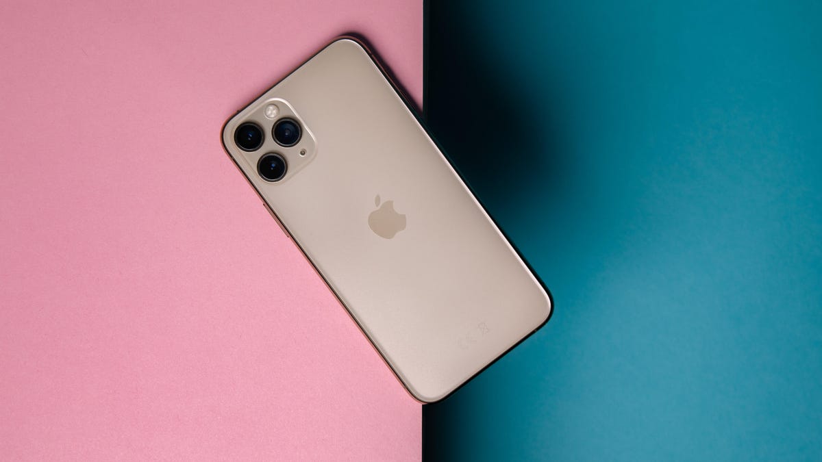 hoyle-promo-iphone-11-pro-3