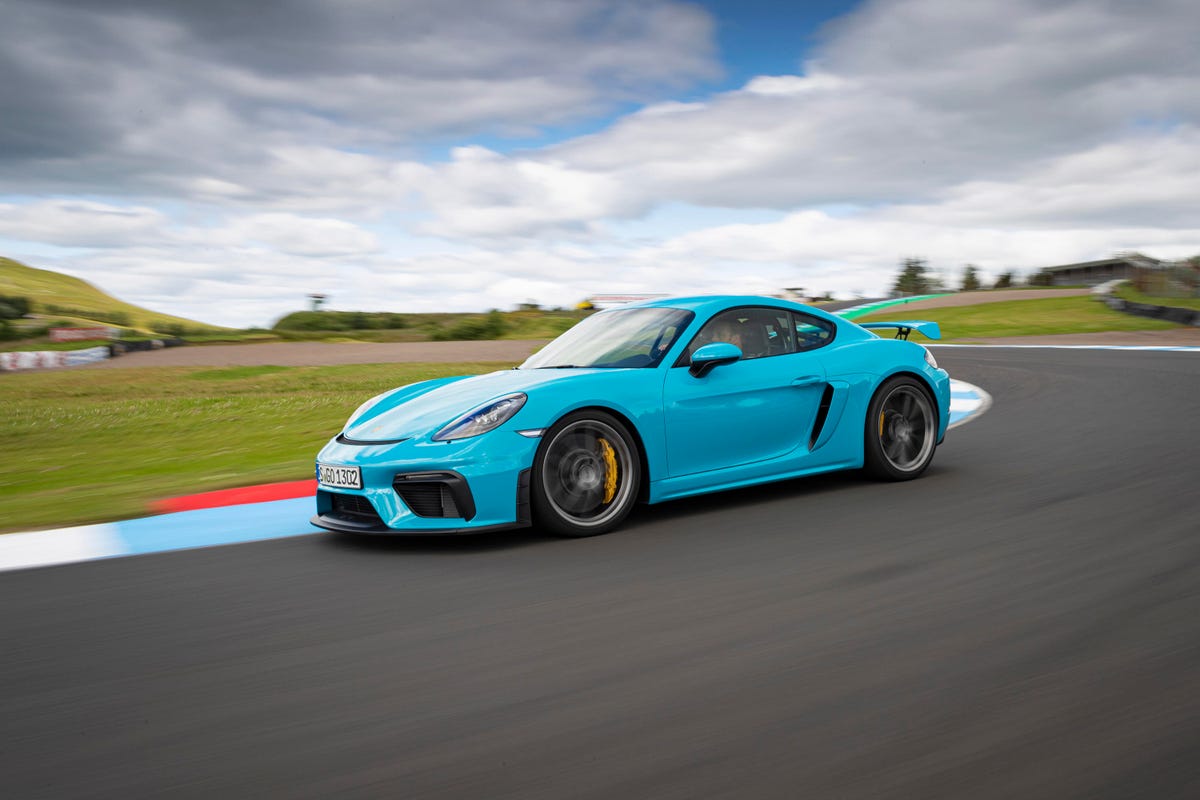 2020-porsche-718-cayman-gt4-1-1