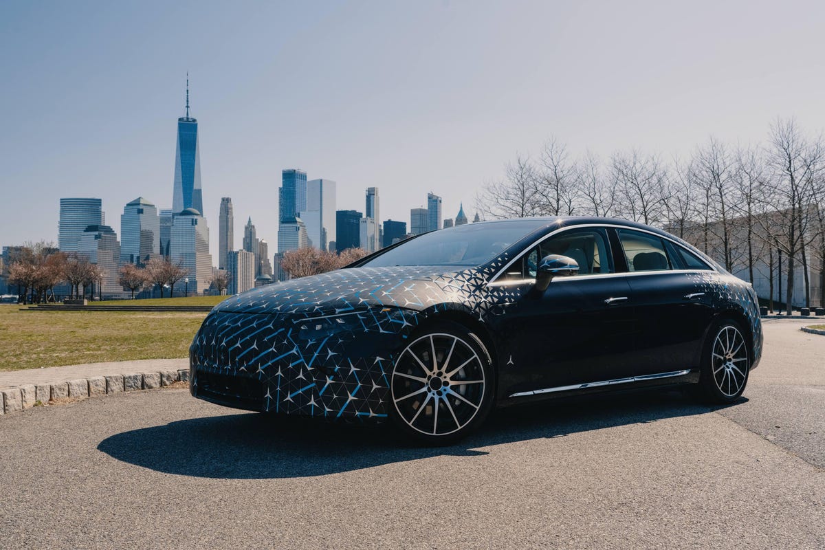 2022-mercedes-benz-eqs-mike-01