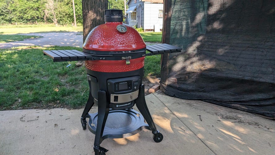 kamadojoe-konnected-joe-kamado-grill-lifestyle-14