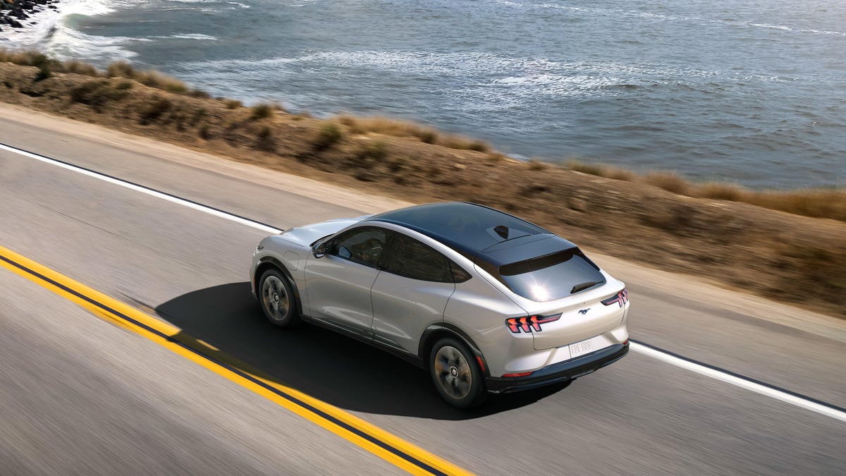 ford-mustang-mach-e-106