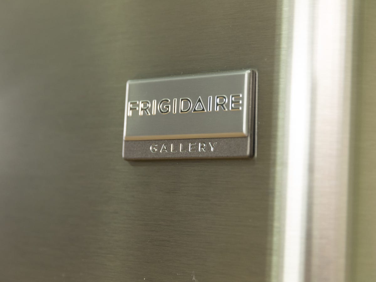 frigidaire-top-freezer-fgtr1845qf-product-photos-3.jpg
