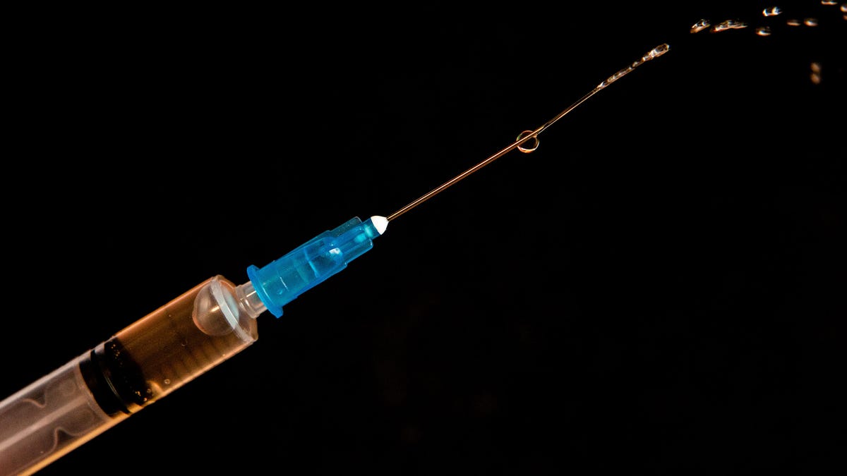 002-vaccine-covid-19-race-pharma-stocks-virus-2020-injection-mrna-trials-moderna-pfizer