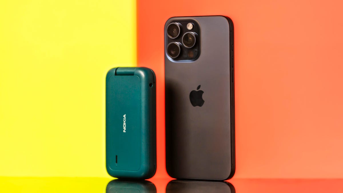 Nokia 2780 Flip phone