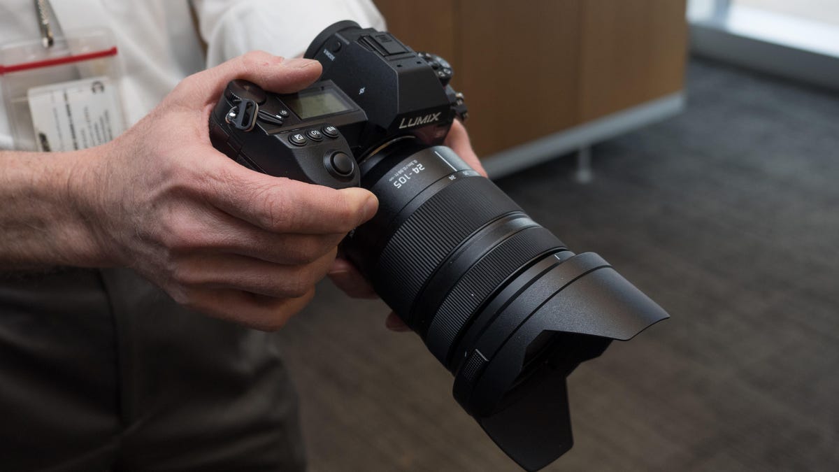 panasonic-lumix-s1-24