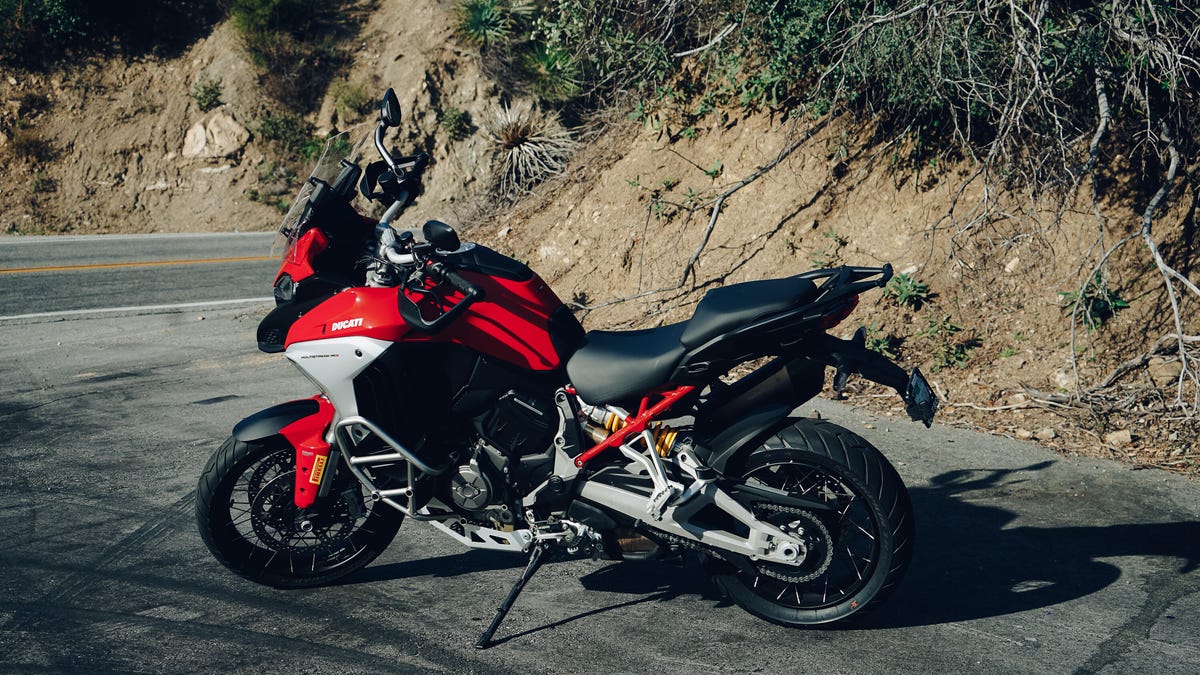 2021-ducati-multistrada-v4s-28