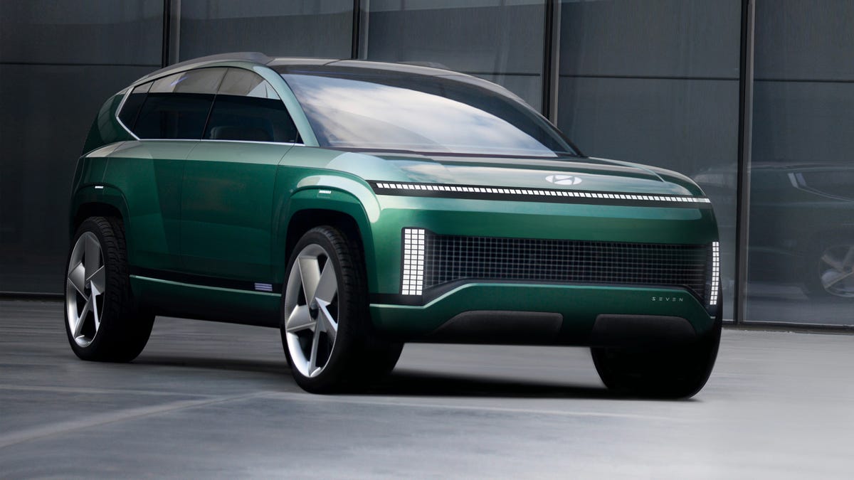 Hyundai Seven Concept - front 3/4 view