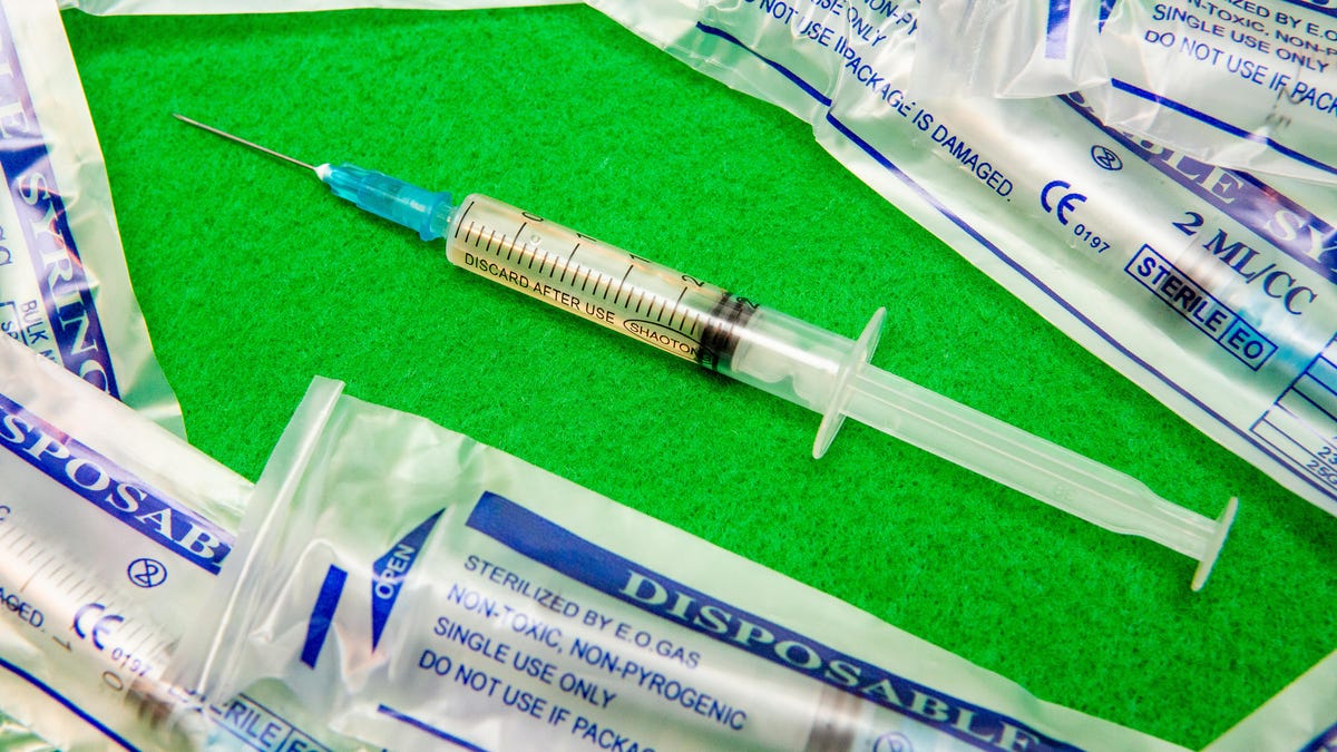 011-vaccine-covid-19-race-pharma-stocks-virus-2020-injection-mrna-trials-moderna-pfizer