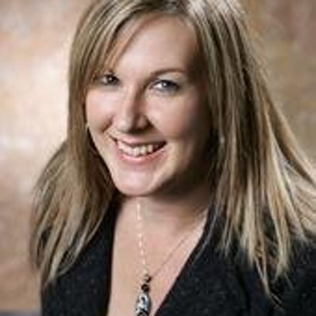 Headshot of Suzanne Ashe