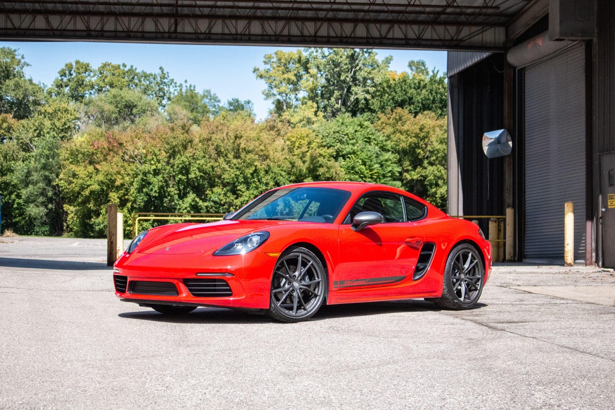2021-porsche-718-cayman-t-1