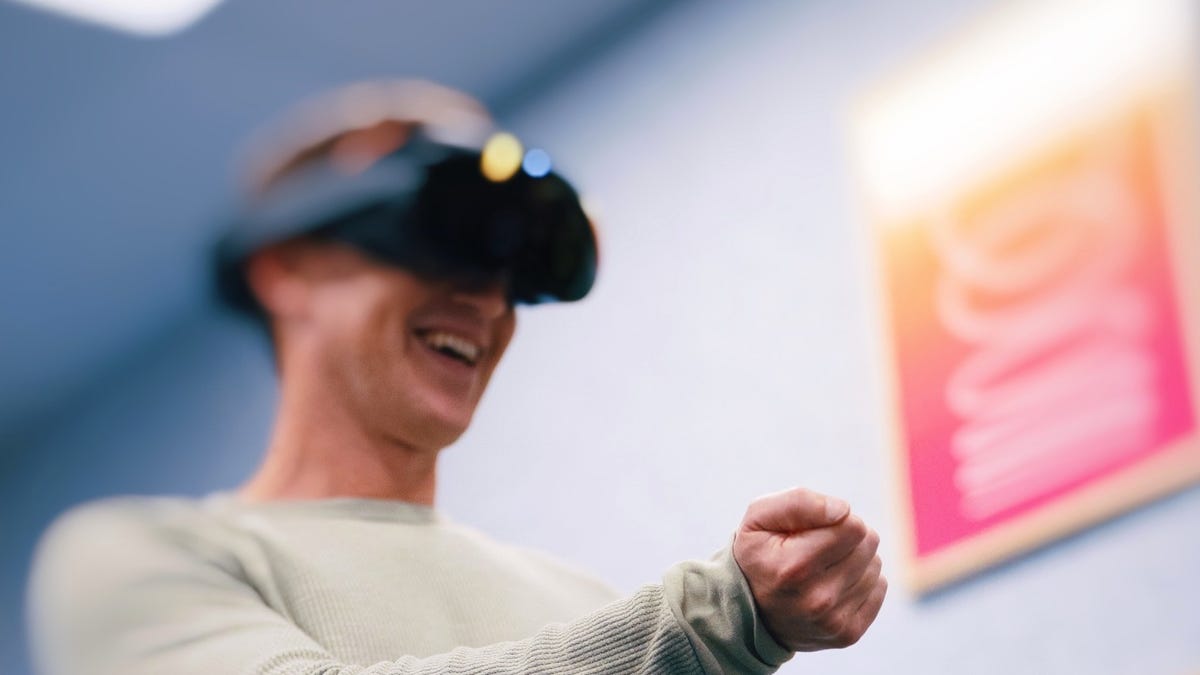 Mark Zuckerberg tries Meta Cambria