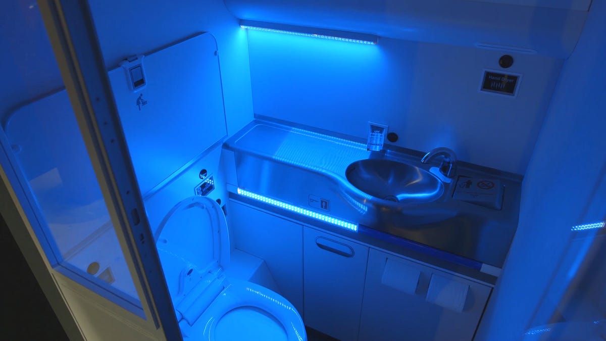 Boeing lavatory