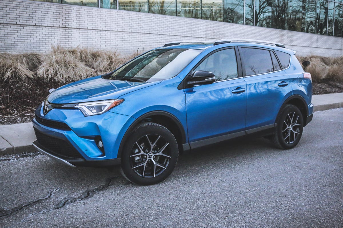 2016-toyota-rav4-se-1.jpg