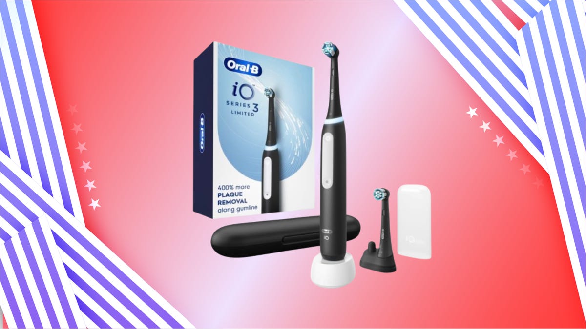 From left: package box, black toothbrush on white stand, black replacement toothbrush. Background: White and blue stripes, red and white gradient, white and blue stripes.