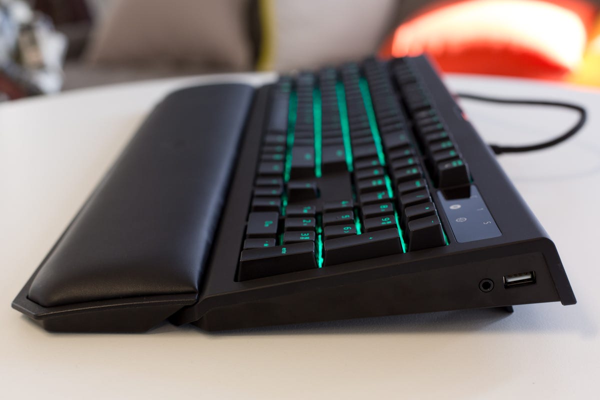razer-blackwidow-chroma-v2-1.jpg