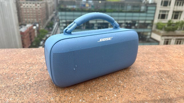 The Bose SoundLink Max comes in dusk blue and black at launch