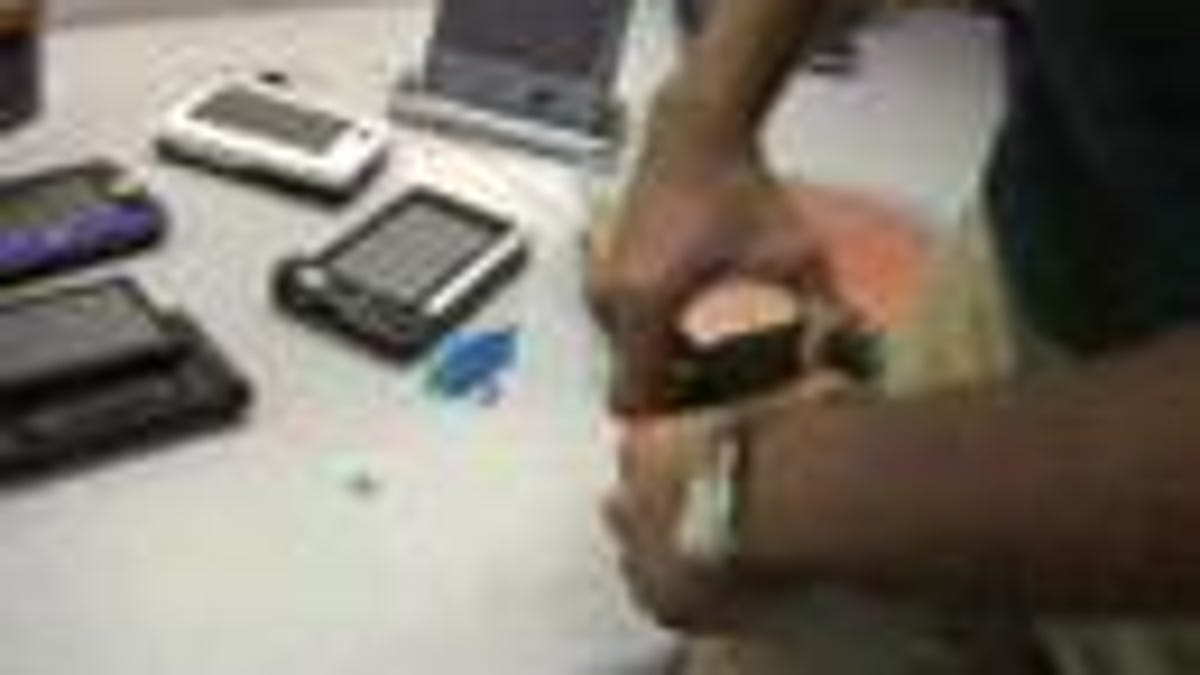 Intel Atom-based MID cracked open