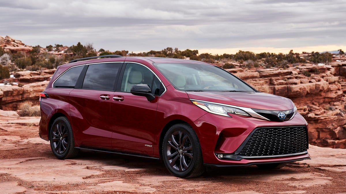 2021-toyota-sienna-promo