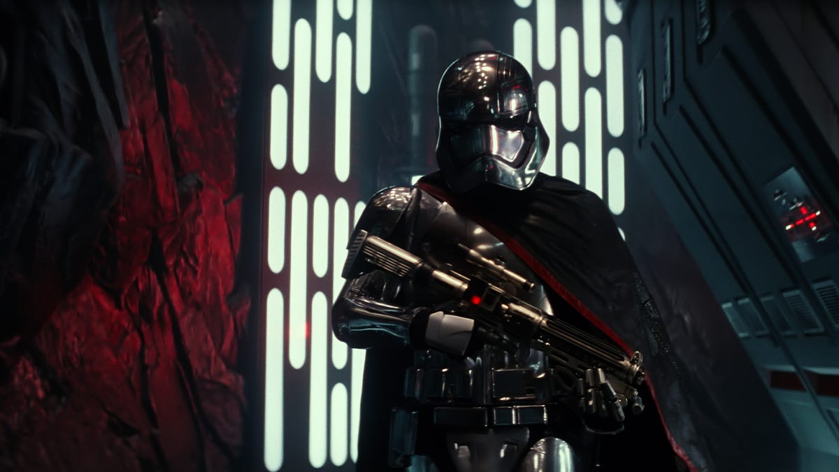 star-wars-force-awakens-press-phasma.jpg