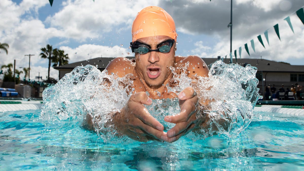 form-swimmer-breast-stroke