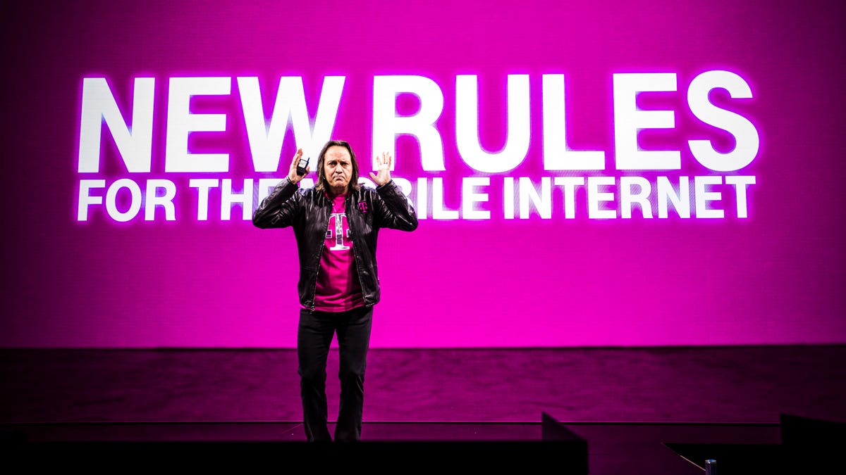 ces-2017-tmobile-t-mobile-john-legere-9635.jpg
