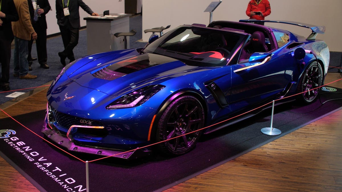 rs-ces2018-genovation-holdingstill