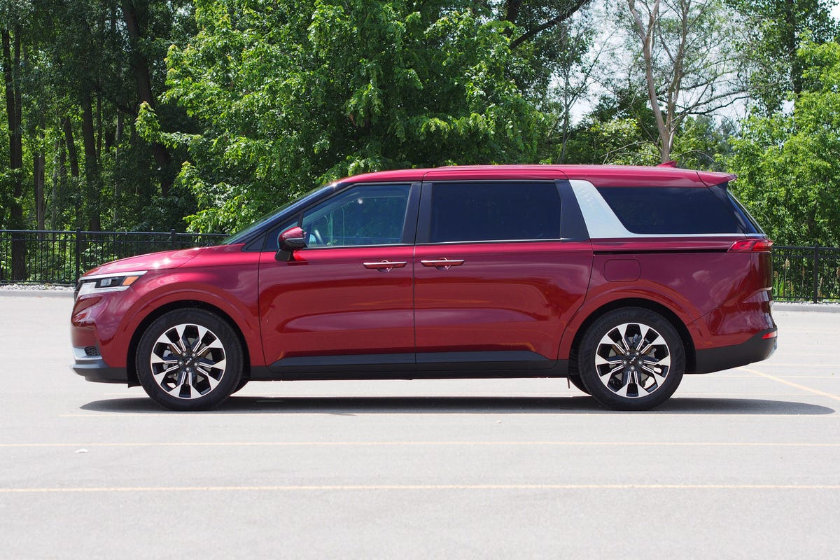 2022 Kia Carnival EX - grille
