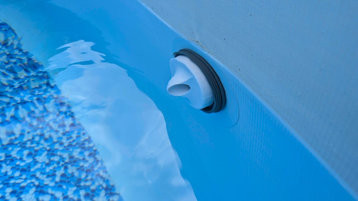 nozzle on the size of a pool, pushing water right
