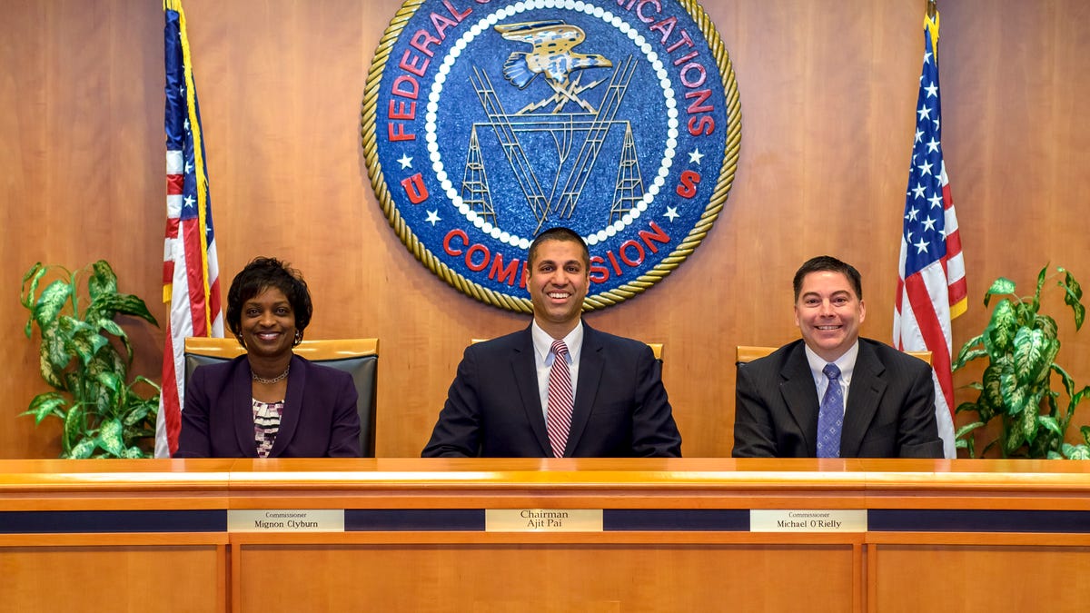 fcc-commissioners-01312017-print.jpg
