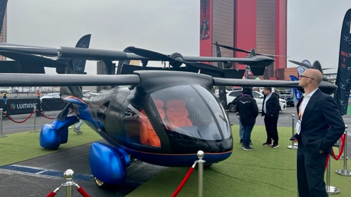 Aska A5 flying care at CES 2023 debut