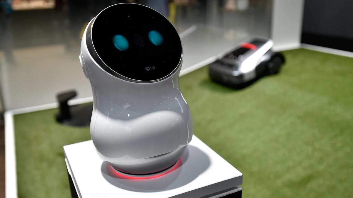 LG CLOi robot smart home