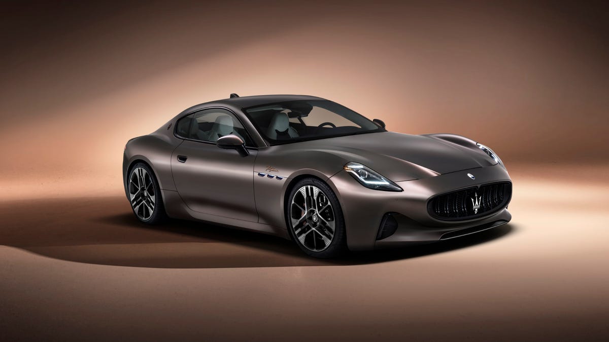 Maserati GranTurismo Folgore studio photo, front quarter view