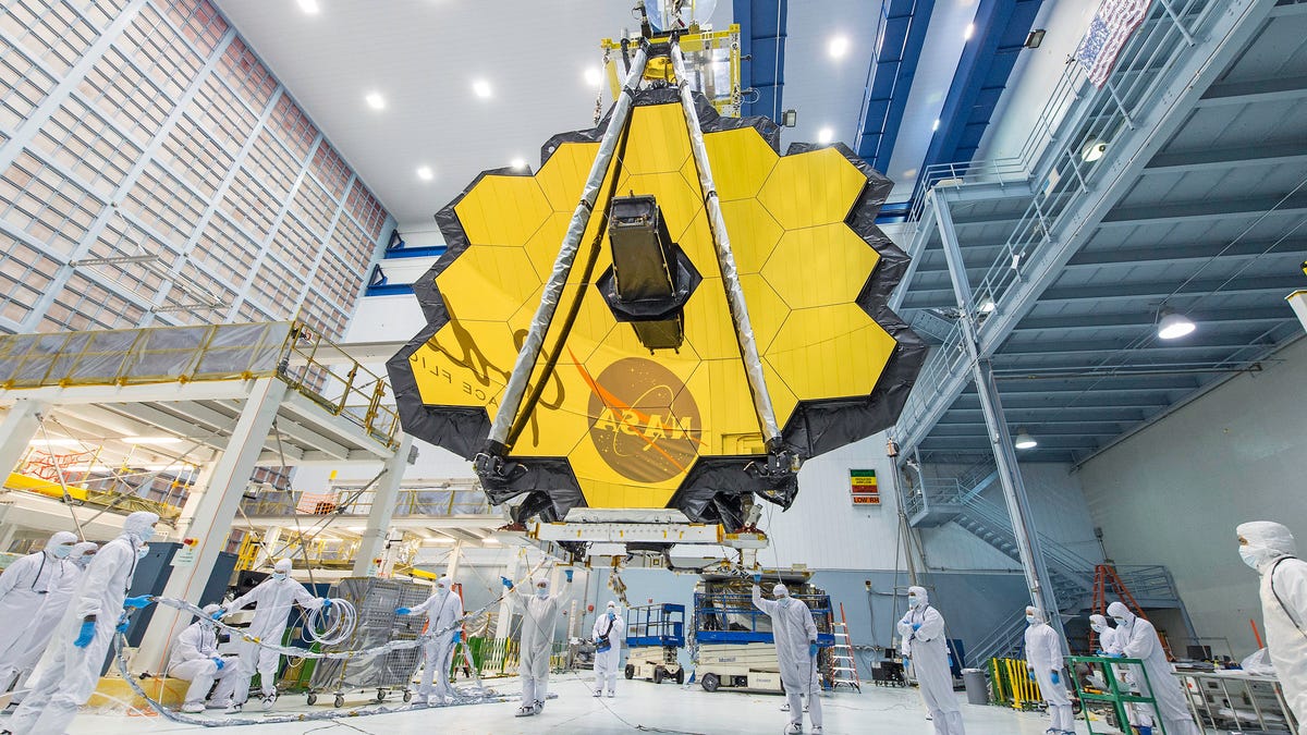 James Webb telescope in "full bloom"
