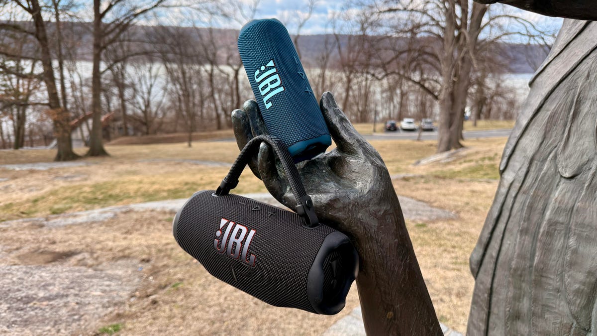 jbl-flip-7-and-charge-6-together-1