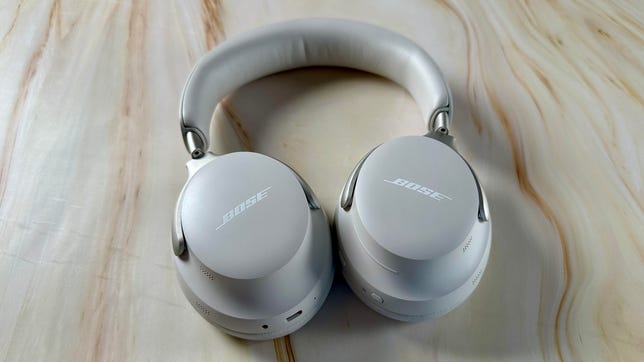 The Bose QuietComfort Headphones feature great noise canceling