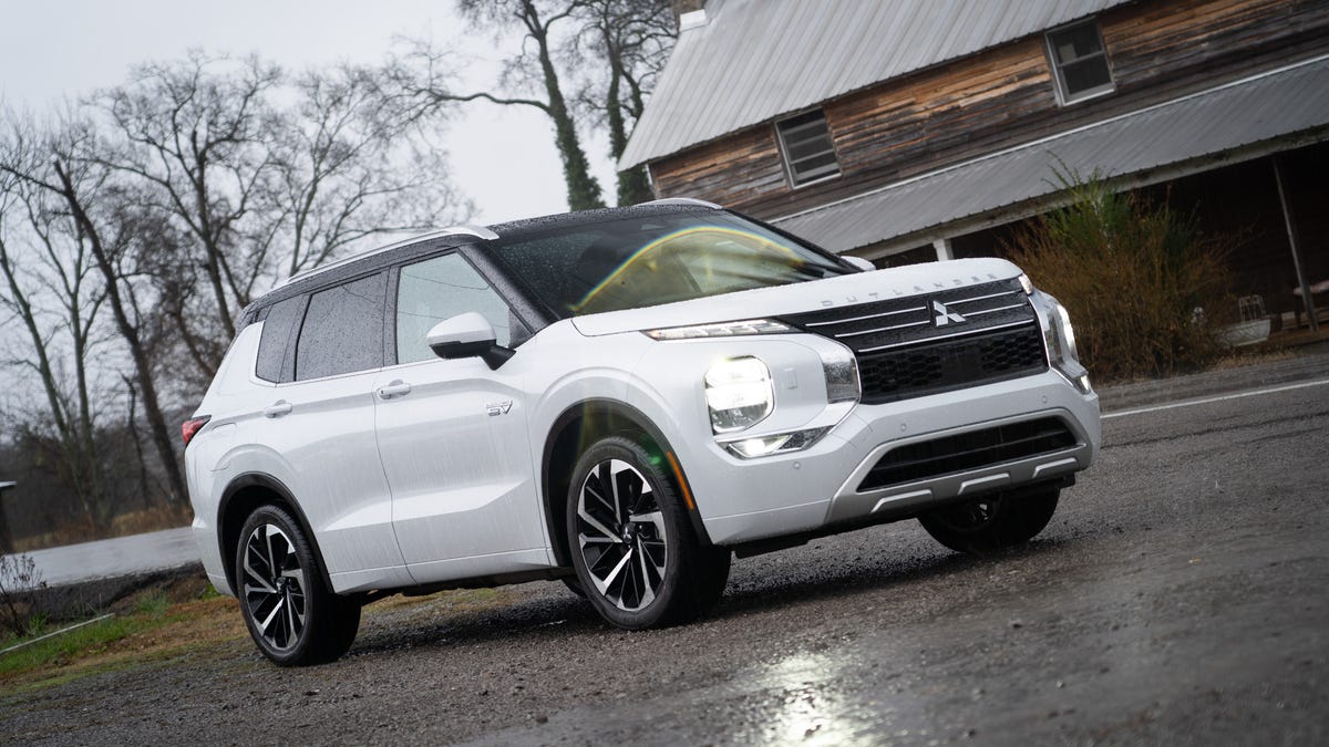 2023 Mitsubishi Outlander PHEV SEL Premium on a rainy afternoon