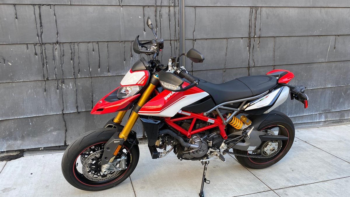 2019-ducati-hypermotard-950sp-001