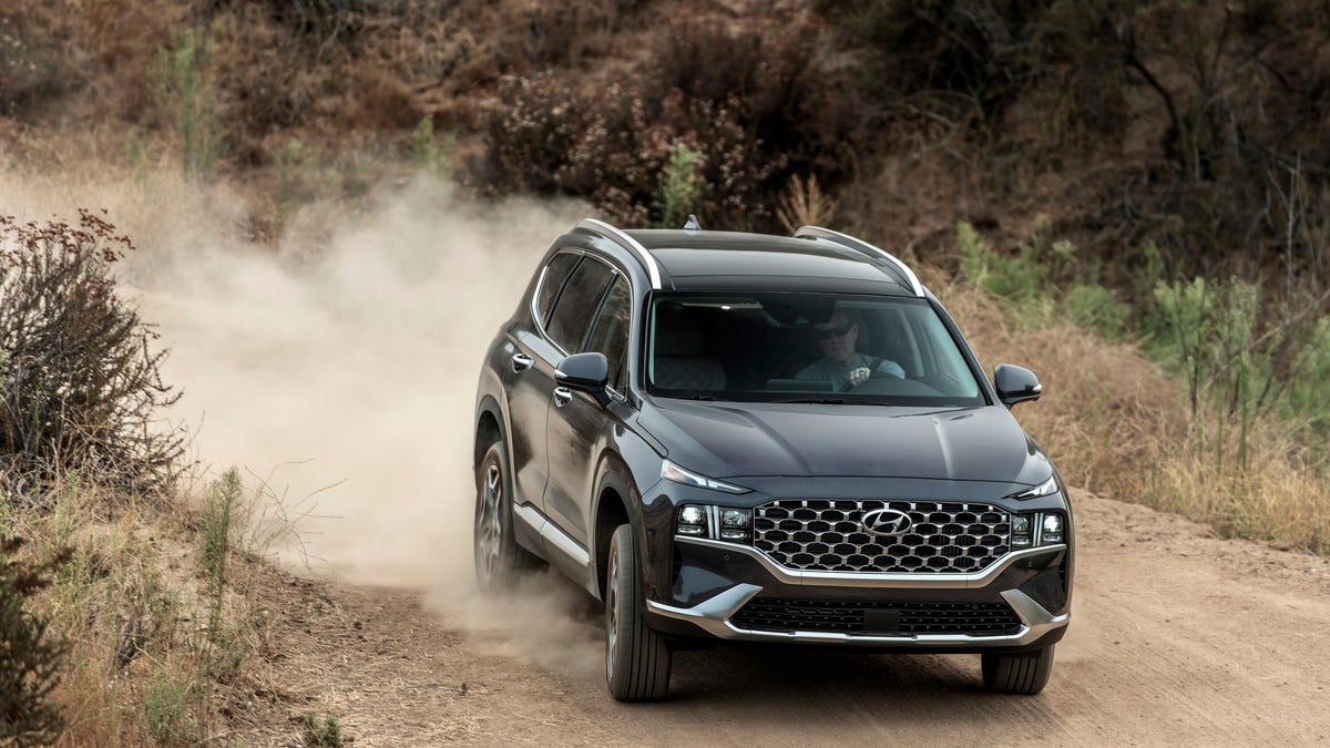 2021-hyundai-santa-fe-007