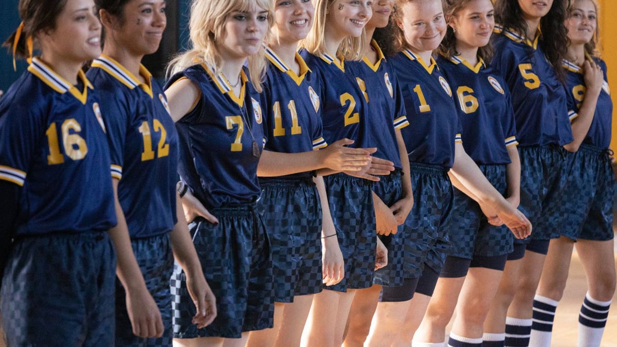 yellowjackets-101-7085-r