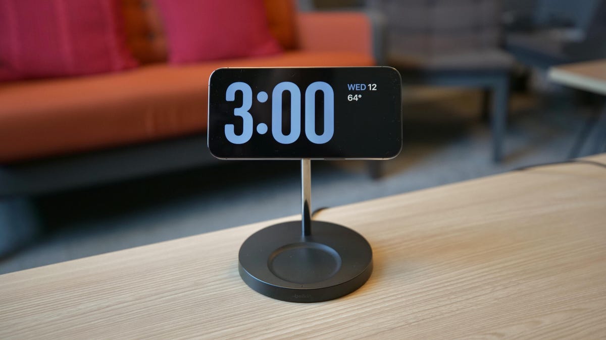 And iPhone charging with the StandBy screen on