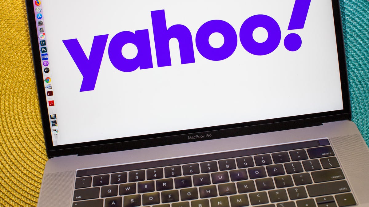 yahoo-logo-laptop-3488