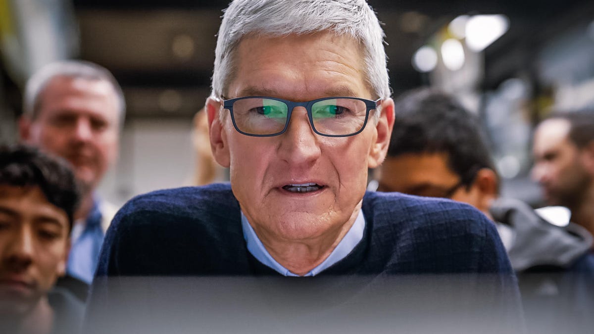 apple-ipad-chicago-tim-cook-9428