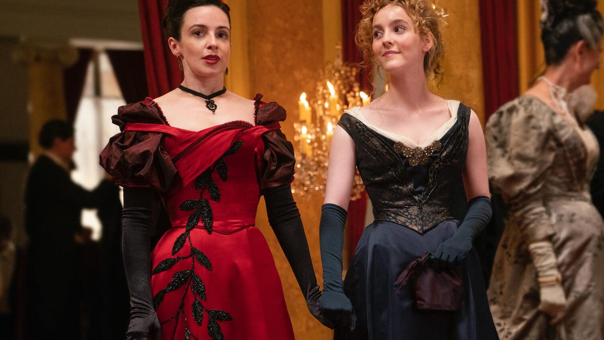 The Nevers Laura Donnelly and Ann Skelly