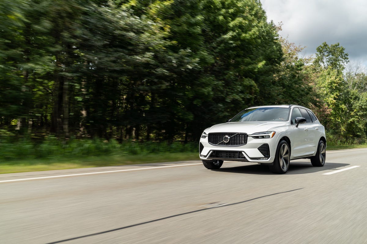 2022-volvo-xc60-b6-r-design-113