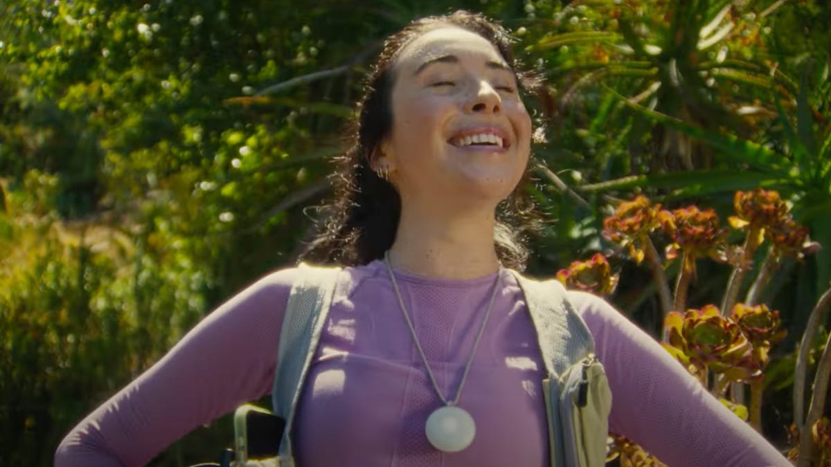 A screenshot from the friend trailer shows a woman wearing the pendant